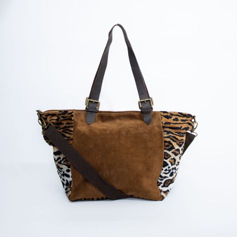 Cartera de reno con flecos y detalles leo color Tostado-2