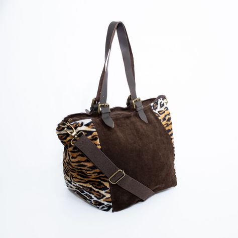 Cartera de reno con flecos y detalles leo color Chocolate-1