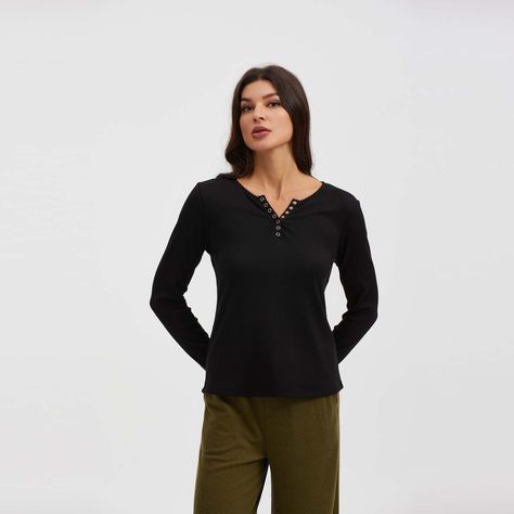 Polera Mujer Abertura En V Negro-0