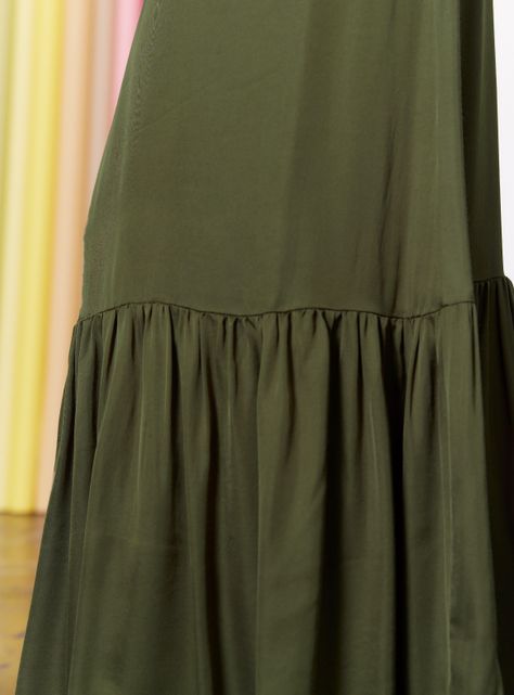 Vestido Largo Satinado con Basta Vuelo-3