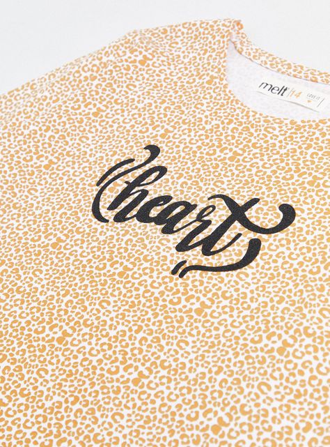 Polera Estampada Completa con Estampado Frontal-2