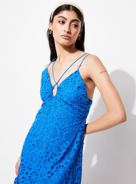 Vestido Largo Bordado con Forro y Amarra en Escote-2