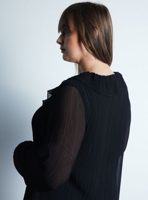 Blusa Escote V con Vuelos Plisada-3