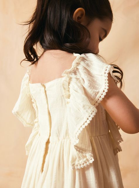 Vestido con Vuelos y Bordados-1