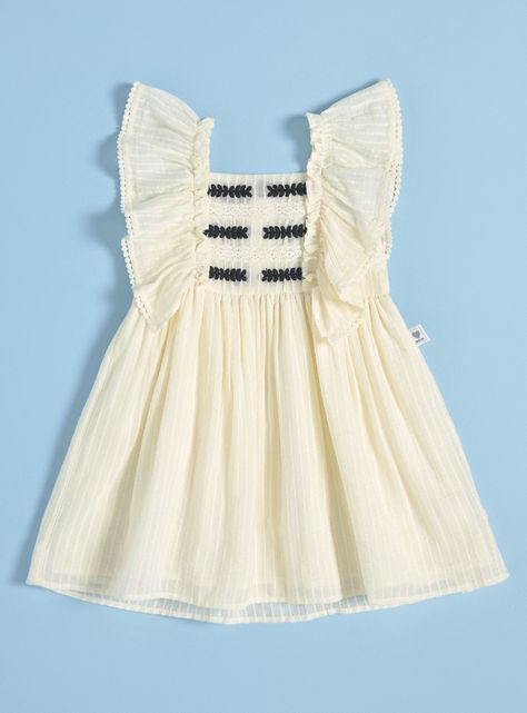 Vestido con Vuelos y Bordados-2