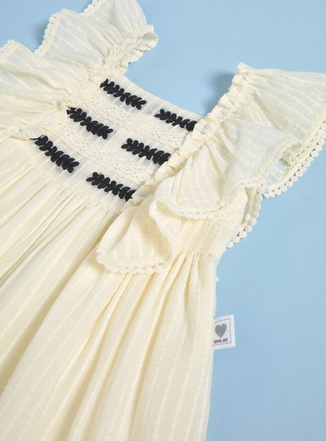 Vestido con Vuelos y Bordados-4