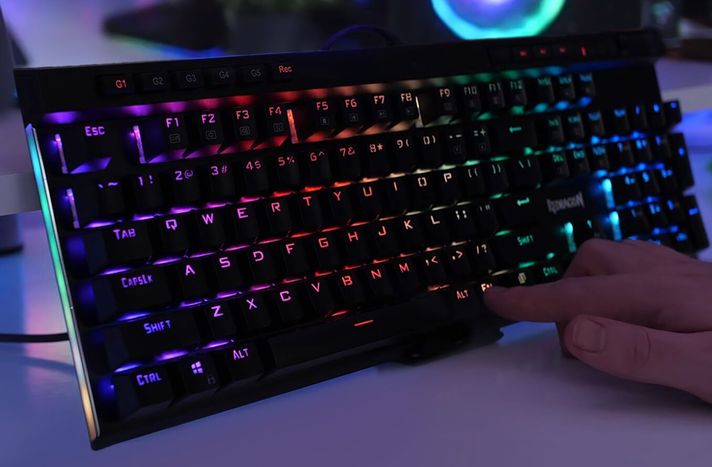 Teclado Redragon Vata RGB K580 Outemu Brown Negro Mecanico-4