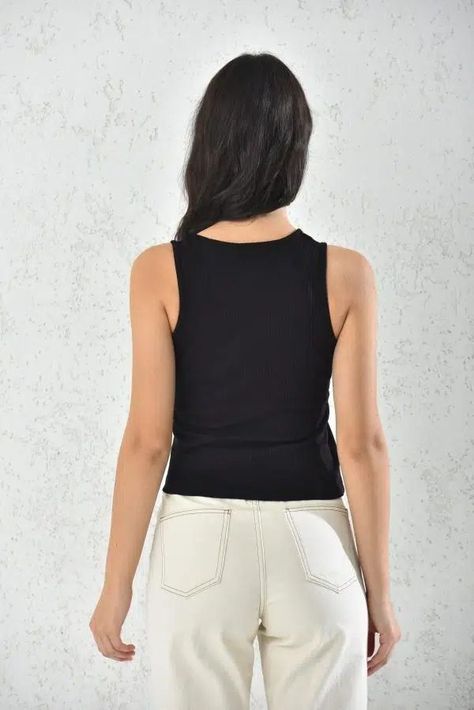 Camiseta Negra Sin Mangas para Mujer-2