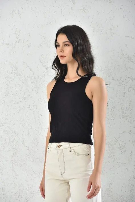 Camiseta Negra Sin Mangas para Mujer-3