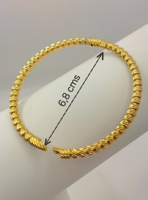 Brazalete Rígido Esferas de Oro Diamantadas con Cierre Click Oro Laminada 18k-4