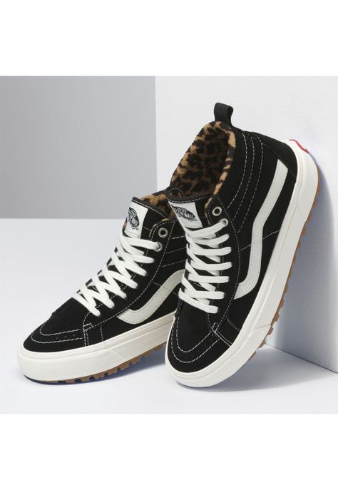 Zapatilla Con Caña Ua Sk8-Hi Mte-1 Negro Unisex-3