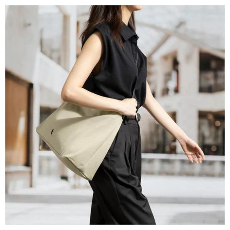 Tomtoc Bolso Tote Versatile-T28 + Funda Notebook 14" - Beige-2