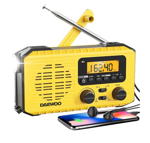 Radio Amfm Dos Bandas Con Linterna Led Daewoo Di-700r Color Amarillo-0