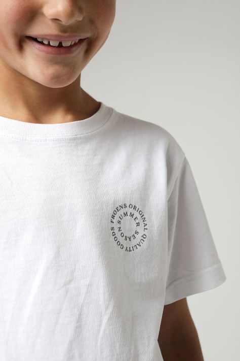 Polera manga corta kids Logo text blanco -1