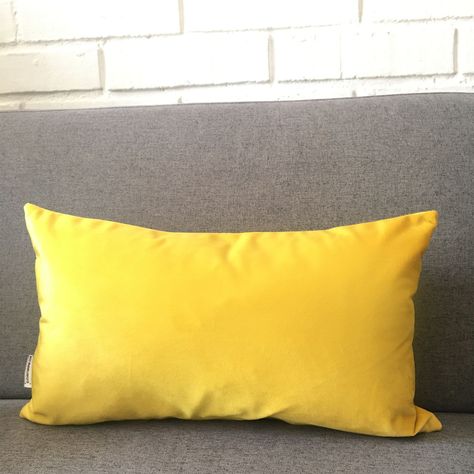 FUNDA COJIN DECORATIVO DISEÑO SUAVE AMARILLO 50X30-2
