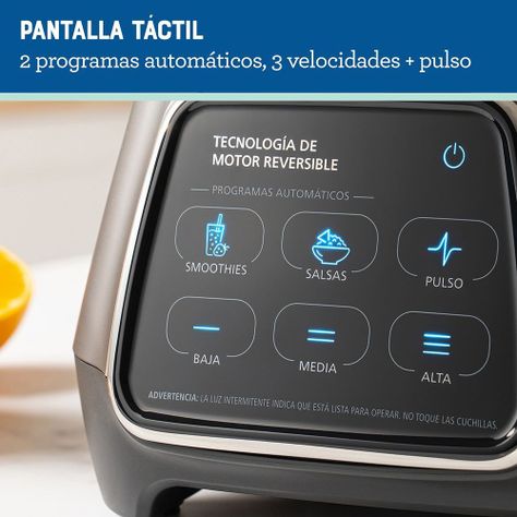 Licuadora Oster® programas automáticos con tecnología reversible, pantalla táctil y vaso BLend-N-Go BLSTPYG1312XBG-1