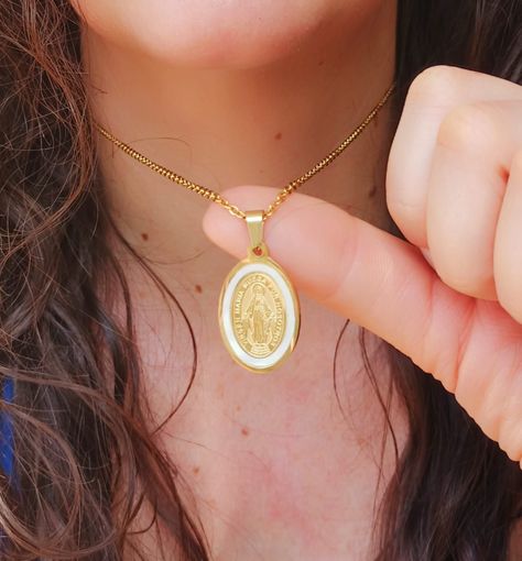 Colgante Medalla Virgen Maria Nacar Chapada En Oro-2