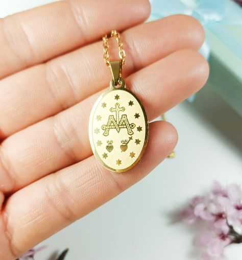 Colgante Medalla Virgen Maria Nacar Chapada En Oro-7
