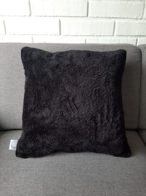 COJIN DECORATIVO DISEÑO CORDERITO NEGRO 60X60 RELLENO-2