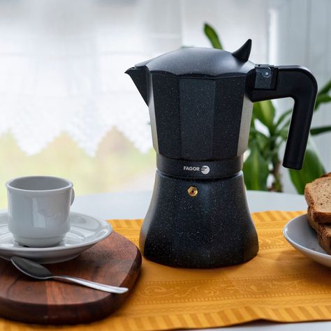Cafetera Italiana negra aluminio  9 Tazas Tiramisú Fagor-5
