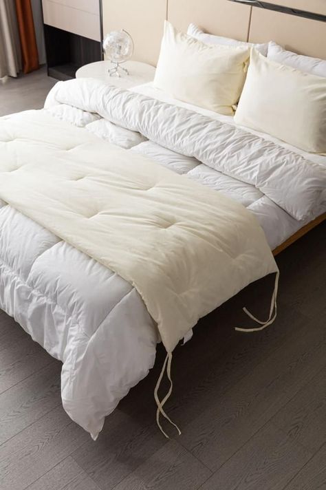 Set de piecera con 2 fundas de almohada crema-0