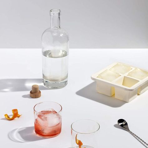 Cubetera de 4 Hielos de Silicona Con Tapa Color Blanco, Extra Large Ice.-1