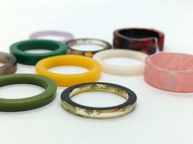 Set 10 Anillos Resina Colores Medidas Varias Juvenil Frescos -1
