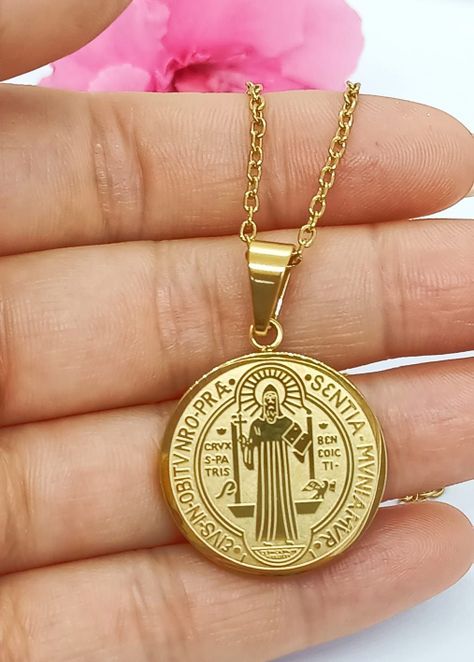 Colgante Medalla San Benito hipoalergenica chapada en oro 18kl-6