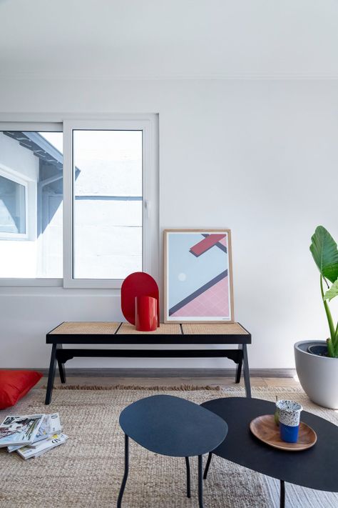 Banca Levin de madera color negro y rattan-6
