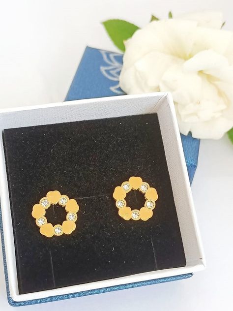 Aros Punto Luz Corona corazones enchapada en oro 14k-1