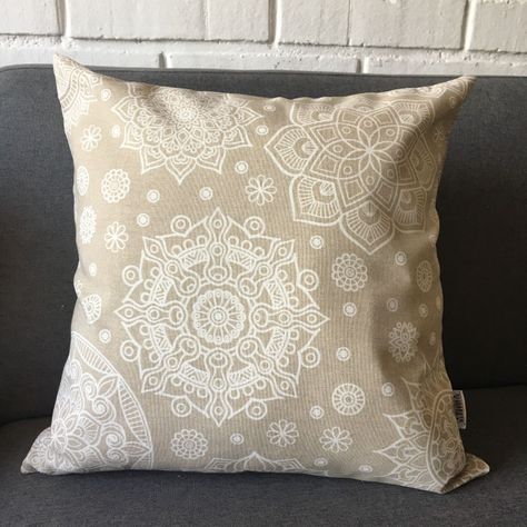 FUNDA COJIN DECORATIVO DISEÑO MANDALAS CREMA 45X45-1