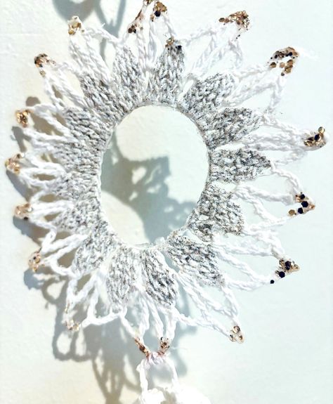 ADORNO EN FORMA DE CORONA CON CAMPANA HECHO A MANO DISEÑO EXCLUSIVO-1