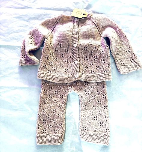 CONJUNTO MONO Y CHALECO DE BEBE HECHO A MANO-0