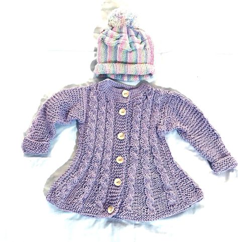 Gorro y chaleco tejido a mano diseño exclusivo-0