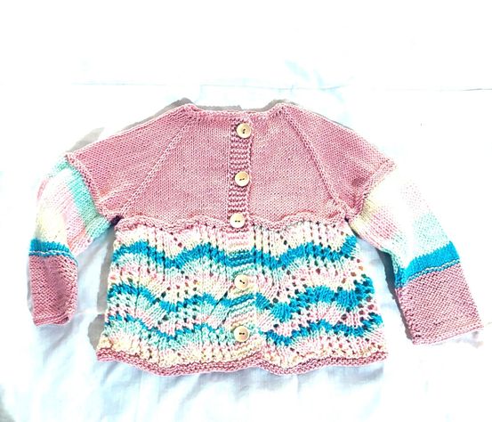 Chaleco de niña tejido a mano diseño exclusivo-0
