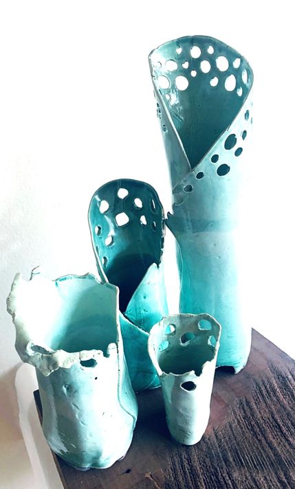 escultura de base madera y piezas de porcelana, hecha a mano diseño exclusivo-1
