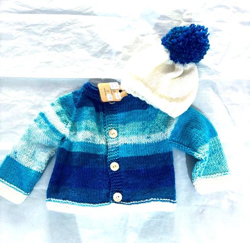CONJUNTO CHALECO Y GORRO HECHO A MANO-0