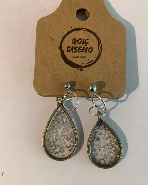aros de resina con borde de metal y mostacillas-0