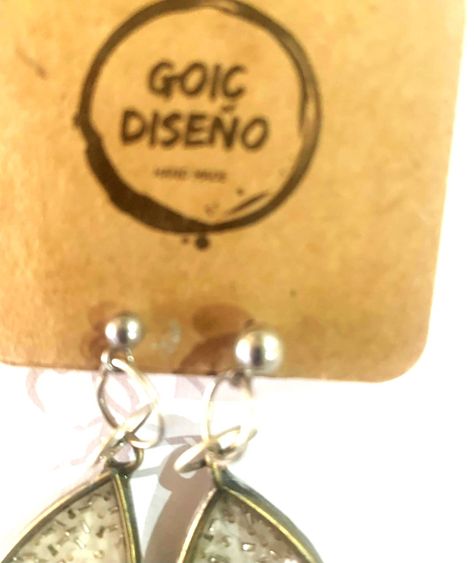aros de resina con borde de metal y mostacillas-1