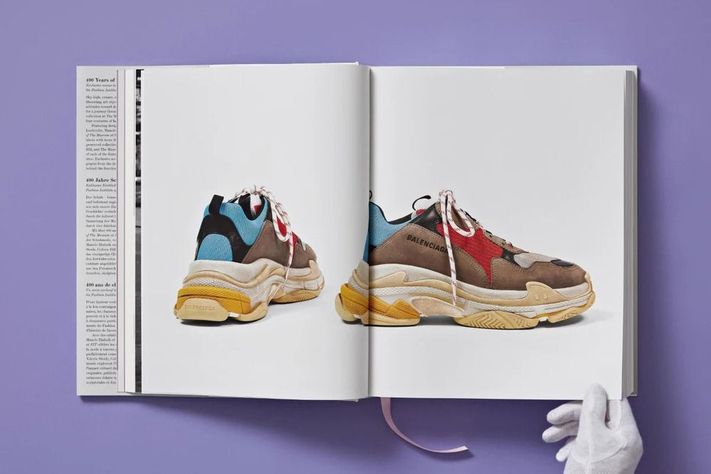 Libro xl - SHOES A-Z. The Collection of The Museum at FIT -INT-4