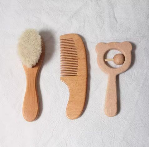 Set de peine y cepillo suave para bebe mas juguete 00121-0