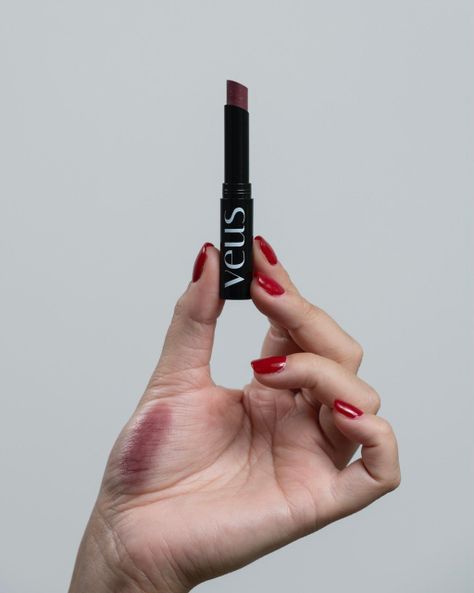 BÁLSAMO DE LABIOS VEUS "THE LIP BALM", TONO: The Wine-3