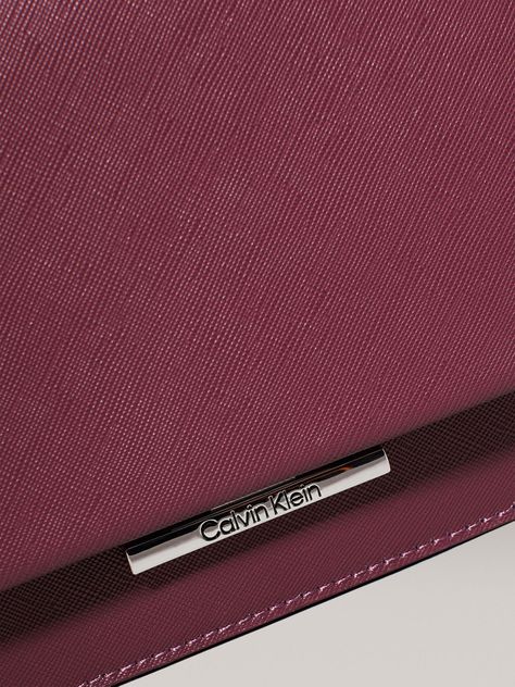 Bandolera CK Linear Burdeo Calvin Klein-3