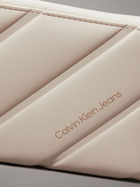 Billetera Quilted Zip Around Beige Calvin Klein-3