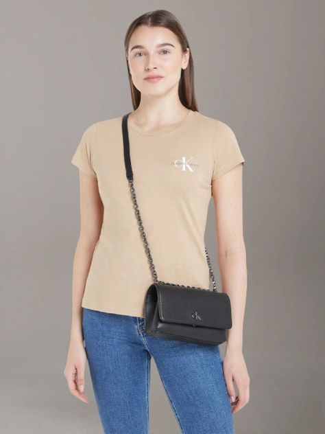 Cartera Minimal Monogram Negro Calvin Klein-3