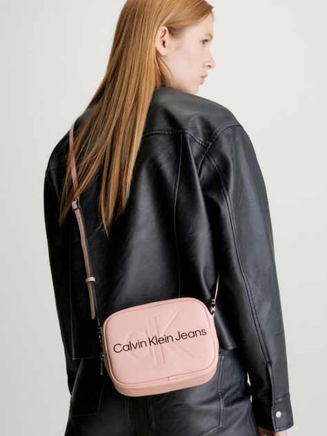 Bandolera Sculpted Mono Rosado Calvin Klein-4