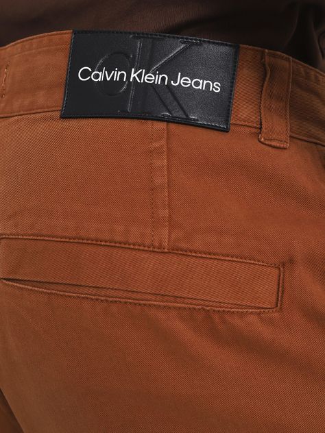 Pantalón Chino Tapered Café Calvin Klein-3