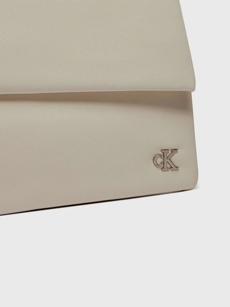 Cartera Micro Mono Beige Calvin Klein-3