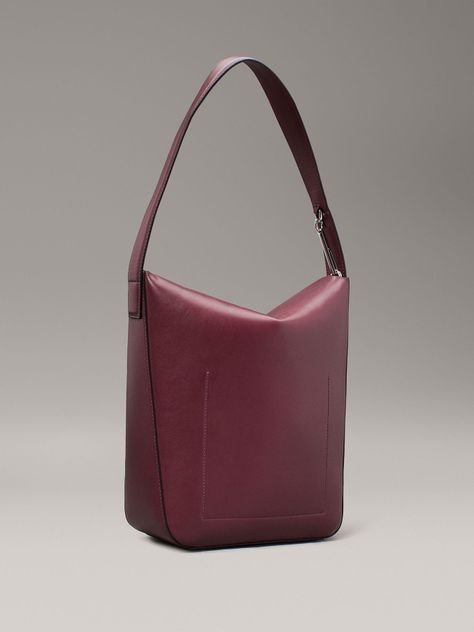 Cartera Bucket Soft Sculpt Burdeo Calvin Klein-4
