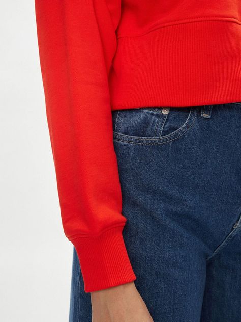 Polerón Stacked Institutional neck Rojo Calvin Klein-4